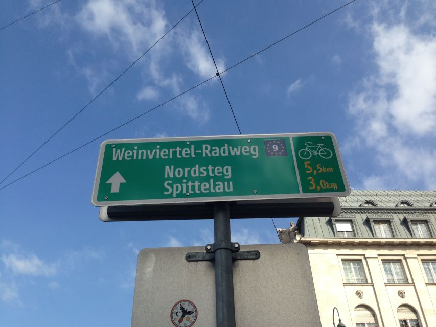 Vienna: Guided E-Bike Tour - From the Hofburg to Heldenplatz