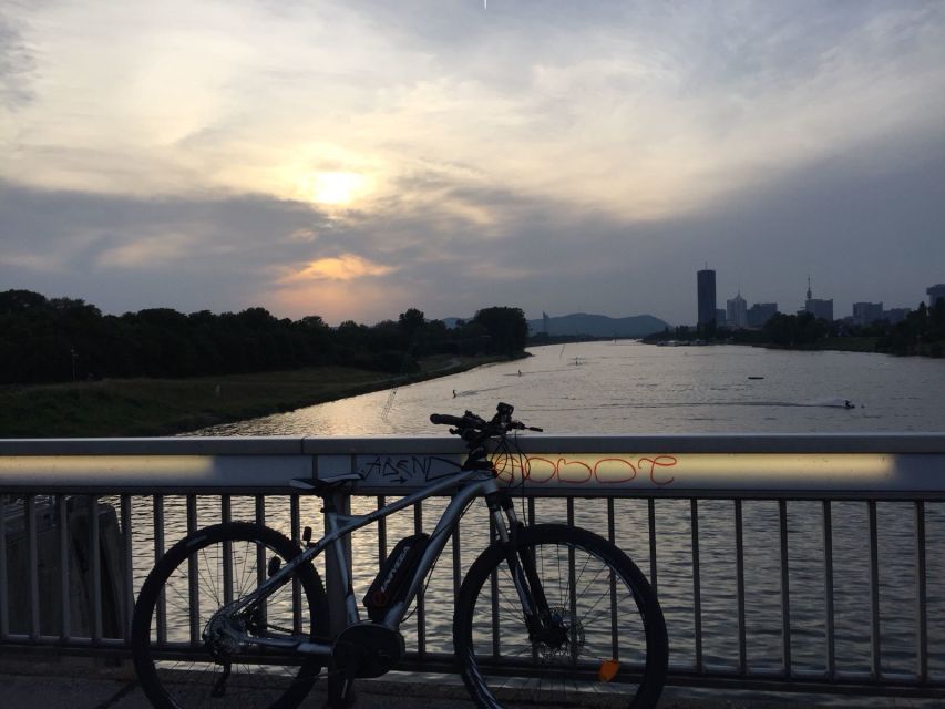 Vienna: Guided E-Bike Tour - Stadtpark, Schwarzenbergplatz, and Belvedere
