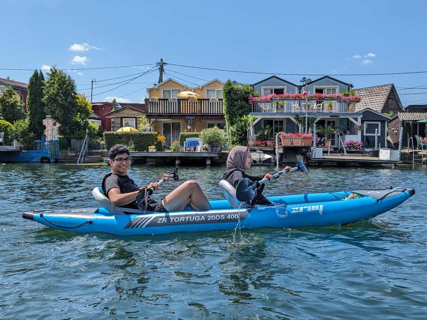 Vienna: Guided Kayaking Tour - From the U1 station to the water