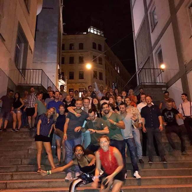 Vienna: Guided Pub Crawl with Club Entry - Ra’mien Bar and the final club