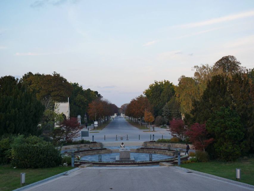 Vienna: Guided Walking Tour of the Central Cemetery - Meeting at Tor 2 and getting oriented