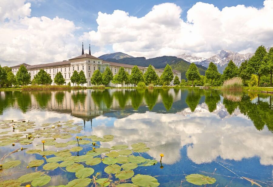 Vienna: Hallstatt & Alpine Peaks Day Trip with Admont Abbey - Hallstatt: guided walk and free time