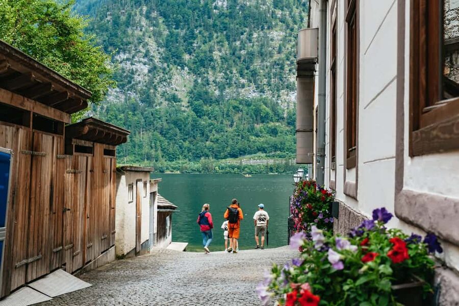 Vienna: Hallstatt & Alpine Peaks Day Trip with Skywalk Lift - The return journey and what the long day feels like
