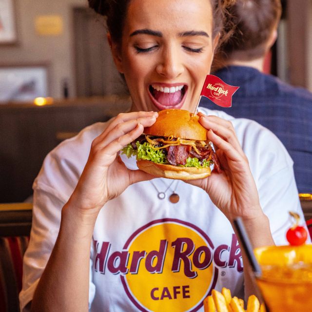 Vienna: Hard Rock Cafe with Set Menu for Lunch or Dinner - A rock-themed meal in Vienna’s historic center