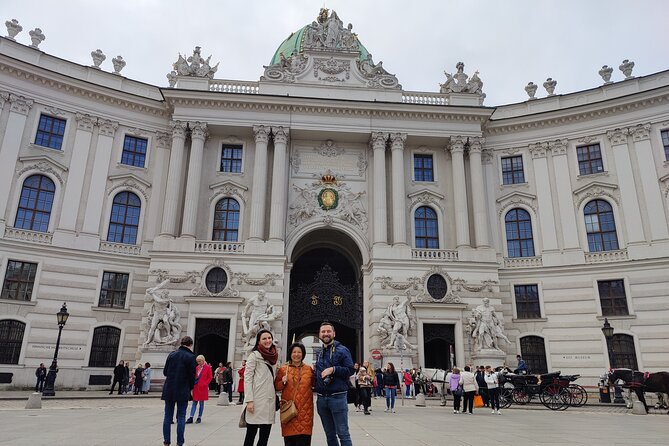 Vienna Highlight Tour - yue walk - Stallburg and the Hofburg’s inner court