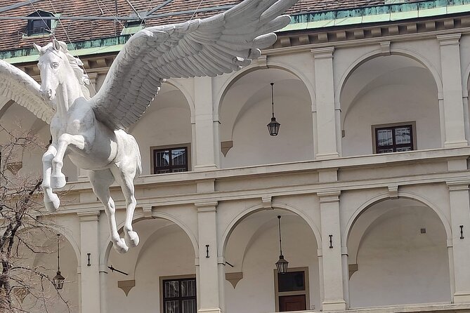 Vienna Highlight Tour - yue walk - Kohlmarkt, Demel, and the Graben