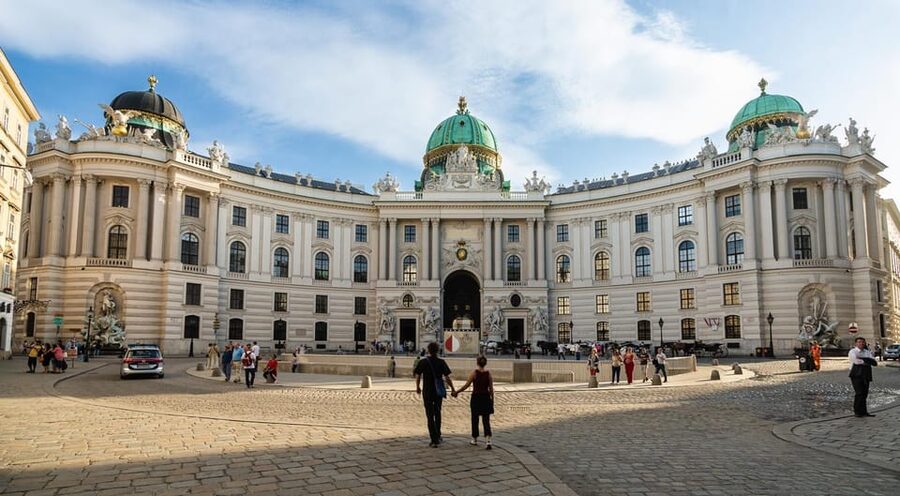 Vienna: Highlights Private Tour, Palaces & Sacher Cake - Finishing with coffee and cake at Conditorei Sluka