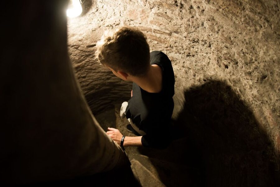 Vienna: Historical Pharmacy Cellar Guided Tour - Meeting the guide at Schutzengel Apotheke