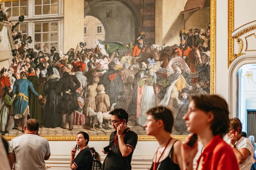 Vienna: Hofburg and Empress Sisi Museum Guided Tour - From Albertinaplatz into the Habsburg center