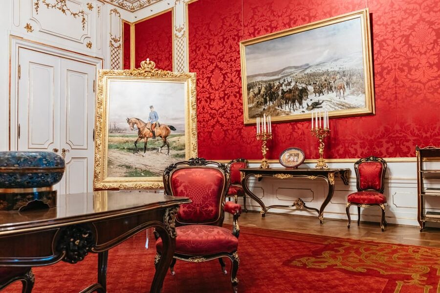Vienna: Hofburg and Empress Sisi Museum Guided Tour - The Sisi Museum and a less polished portrait of Elisabeth