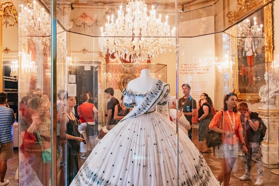 Vienna: Hofburg and Empress Sisi Museum Guided Tour - Inside the Imperial Apartments of Sisi and Franz Joseph