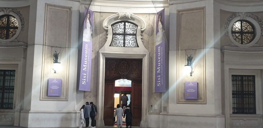Vienna: Hofburg Palace and Principessa Sissi Tour - The Imperial Apartments and the business of monarchy