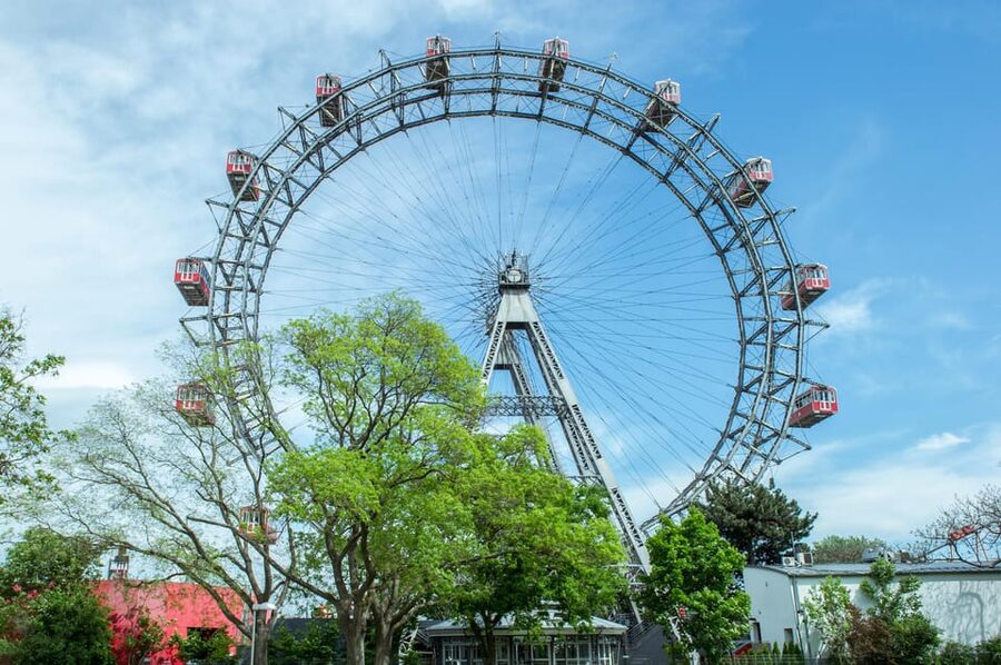 Vienna: Hop-on Hop-off, Ferris Wheel, and River Cruise - The Palace Route to Schönbrunn and Belvedere