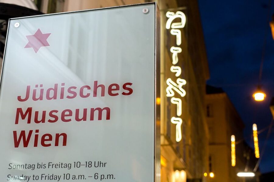 Vienna: Jewish Museum Vienna and Museum Judenplatz Tickets - Upstairs, the story moves from the Middle Ages to the Holocaust