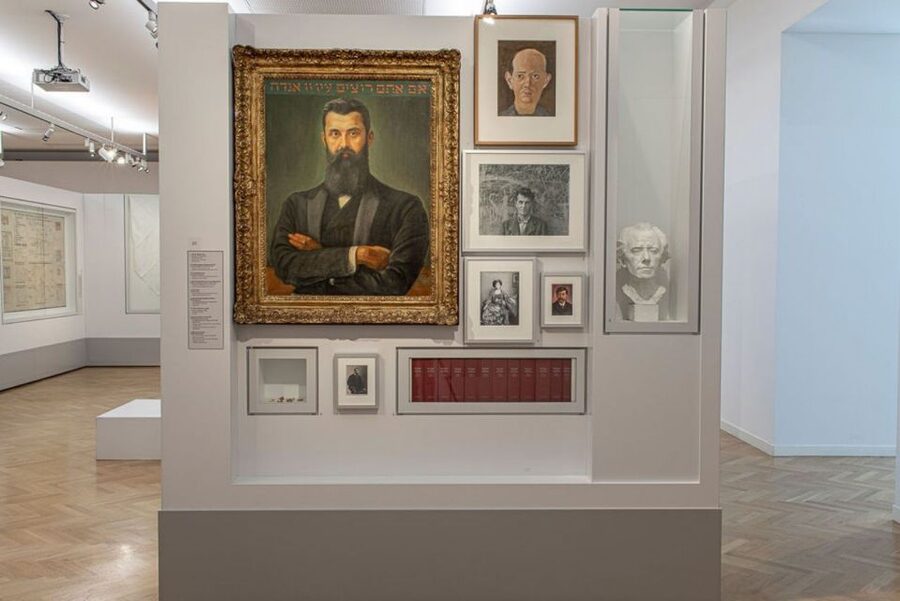 Vienna: Jewish Museum Vienna and Museum Judenplatz Tickets - Museum Judenplatz puts the medieval story under your feet