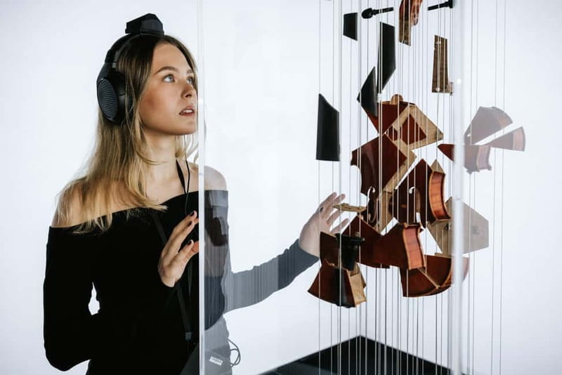 Vienna: Johann Strauss - Immersive Audiovisual Experience Ticket - The headphone system changes how you explore