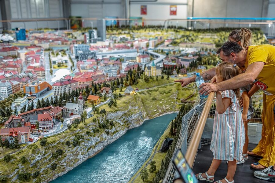 Vienna: Kingdom of Railways Museum Entry Ticket - Finding 70 landmarks among the tiny figures