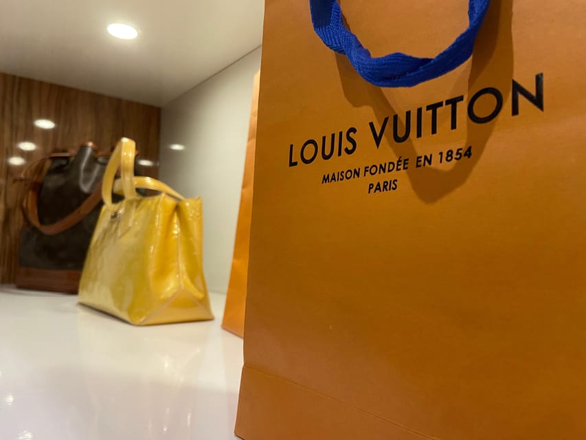 Vienna: Luxury Vintage Fashion Walking Tour - Four more shops through Vienna’s Innenstadt