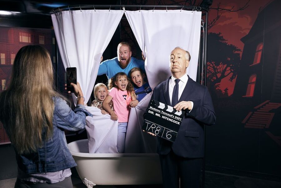 Vienna: Madame Tussauds Admission Ticket - Arnold Schwarzenegger, ET, and hands-on photo scenes