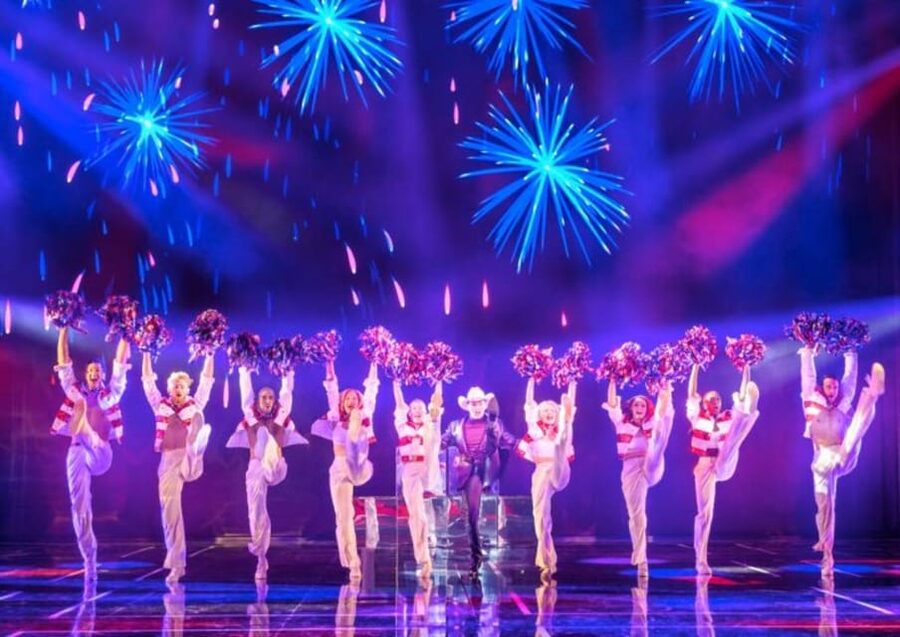 Vienna: Musical Tickets ROCK ME AMADEUS - THE FALCO MUSICAL - What your evening at Ronacher Theater looks like