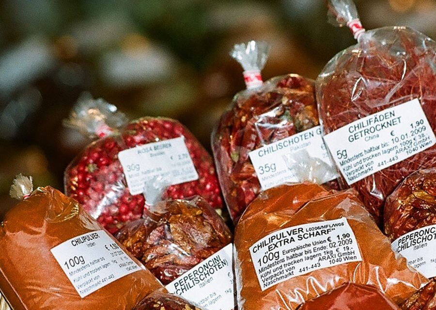 Vienna: Naschmarkt Food Tasting Tour - What the guides add to the food