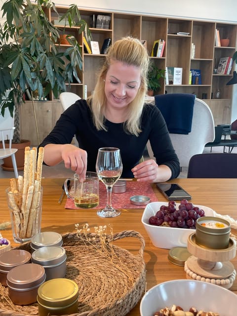 Vienna: Natural soy wax candles Workshop - Pouring, decorating, and learning the craft