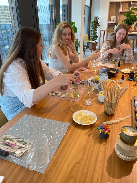Vienna: Natural soy wax candles Workshop - Why the calm atmosphere matters