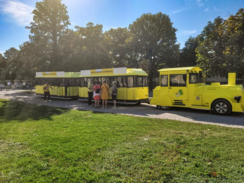 Vienna: Panorama Train Tickets to explore Schönbrunn Palace - The nine-stop loop