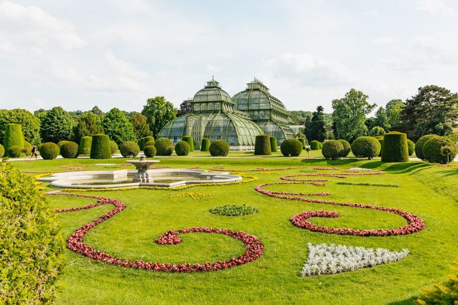 Vienna: Panorama Train Tickets to explore Schönbrunn Palace - Boarding, crowds, and the best way to ride
