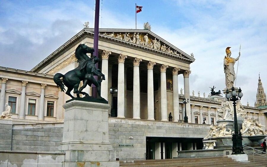 Vienna: Private Half-Day Sightseeing Tour - St. Stephen’s Cathedral in the heart of Vienna