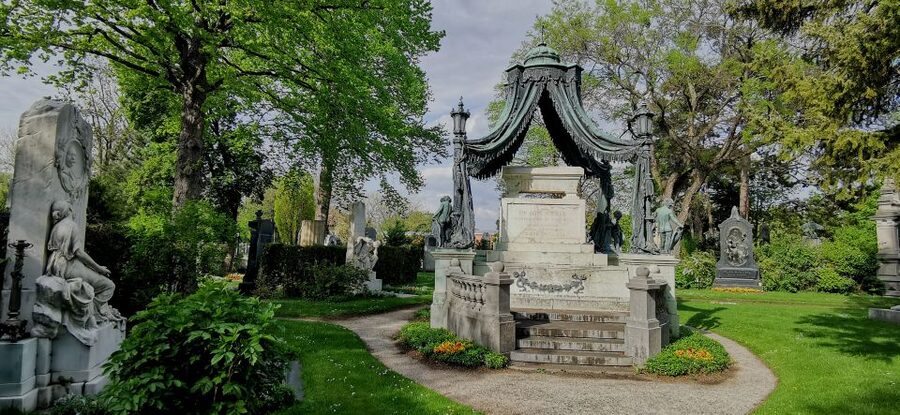 Vienna: Private Walking Tour of the Central Cemetery - Key points to know before you book
