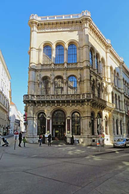 Vienna: Private Walking Tour of the Historic Center - Weather, footwear, and practical planning