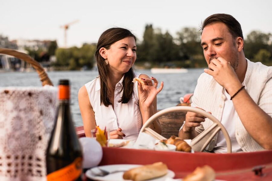 Vienna: Retro Boat Tour on the Danube River with Picnic - Two hours aboard the electric retro boat