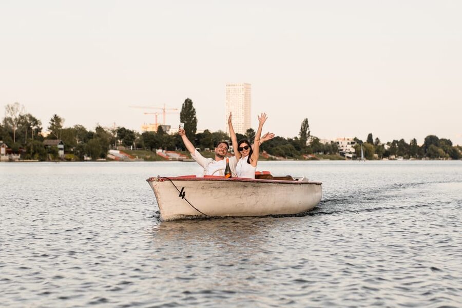 Vienna: Retro Boat Tour on the Danube River with Picnic - Weather can change the plan