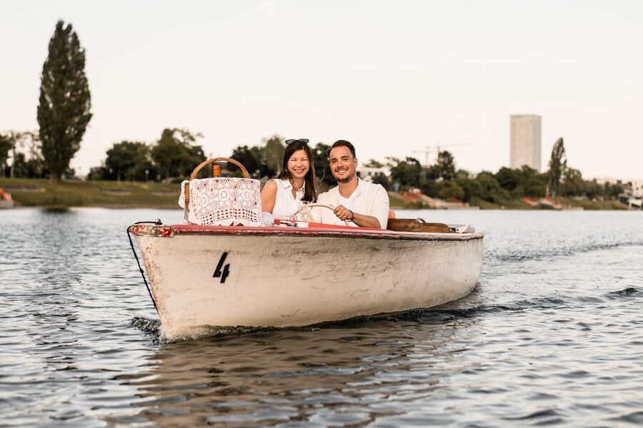 Vienna: Retro Boat Tour on the Danube River with Picnic - Who will enjoy this most?