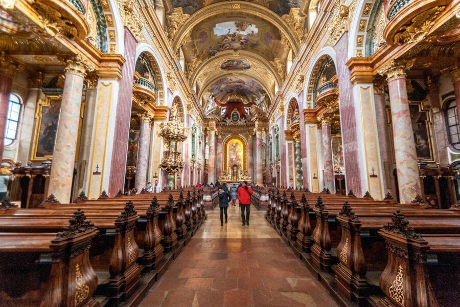 Vienna: Romantic Old Town 2-Hour Discovery Tour - What the guides add to the walk