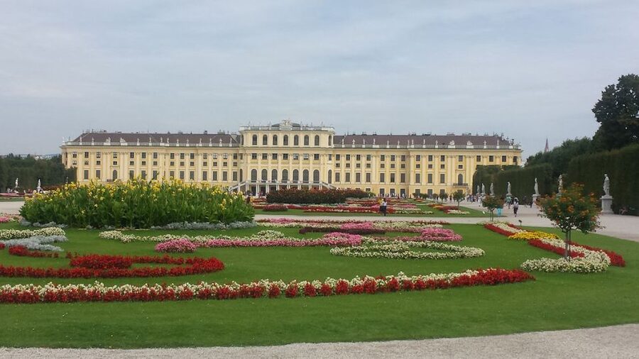 Vienna: Schönbrunn Palace and City Center Guided Tour - Why Schönbrunn makes a strong starting point