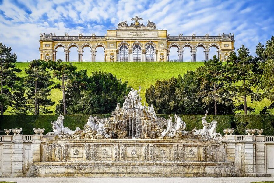 Vienna: Schönbrunn Palace & Gardens Skip-the-Line Tour - The garden hour and the walk toward the Gloriette