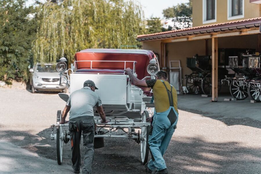 Vienna: Secrets of the Fiaker & Horse-Drawn Carriage Ride - Leaving Simmering by original Fiaker