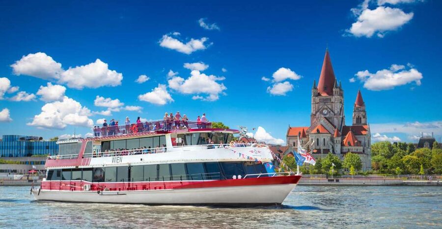 Vienna: Sightseeing Boat Tour with Lunch - What this Vienna boat tour really offers