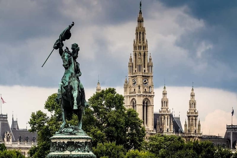 Vienna: Sightseeing Tour in an 8 seats electric classic car - What the commentary is like