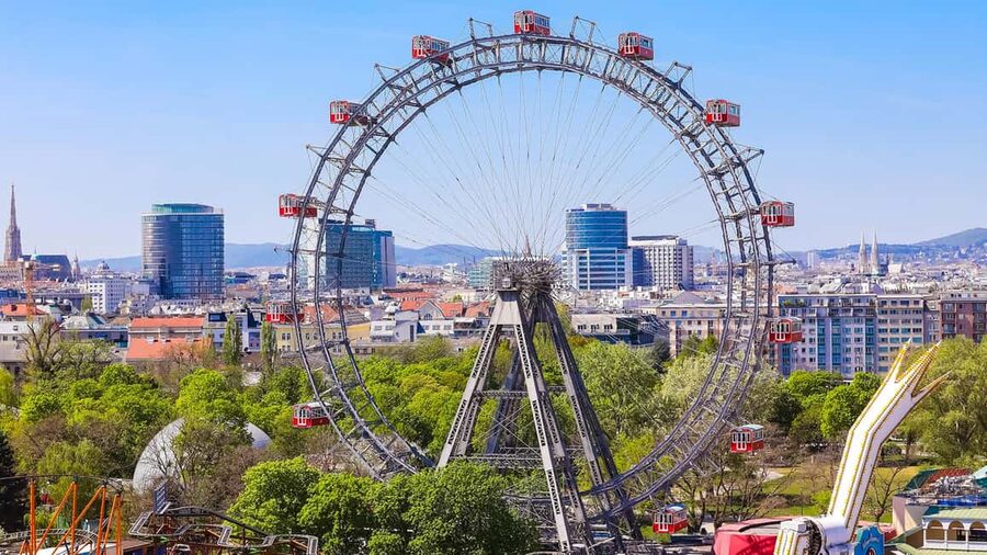 Vienna: Skip-the-cashier-desk-line Giant Ferris Wheel Ride - From the turnstile to the panorama museum