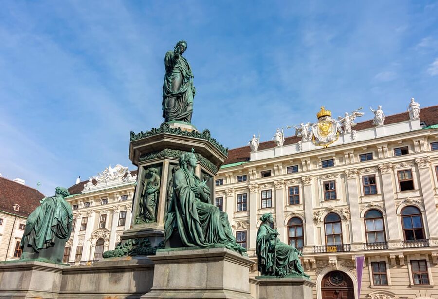 Vienna: Skip-the-Line Hofburg and Empress Sisi Museum Tour - Meeting the guide at the Emperor Franz I statue