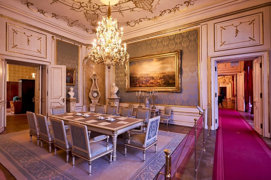 Vienna: Skip-the-Line Hofburg and Empress Sisi Museum Tour - The Imperial Apartments and the daily life of the court