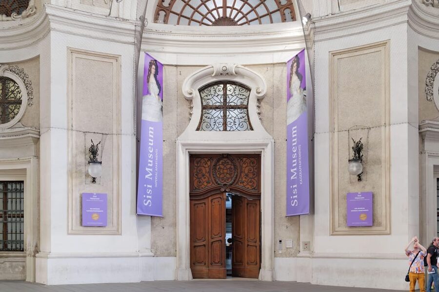 Vienna: Skip-the-Line Hofburg and Empress Sisi Museum Tour - Pace, crowds, and the guide’s role