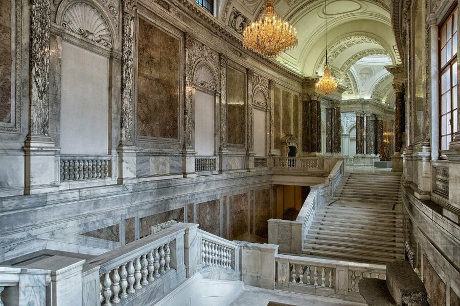 Vienna: Skip-the-Line Hofburg Ticket & Sisi Museum Tour - Meeting Elisabeth at the Sisi Museum