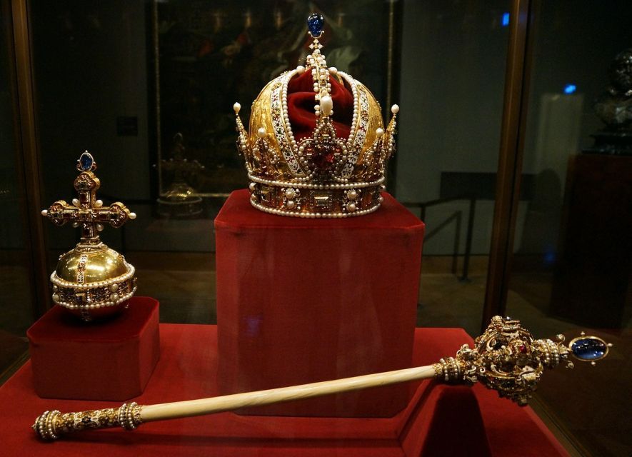 Vienna: Skip-the-Line Hofburg Ticket & Sisi Museum Tour - What the Small Group Format Adds
