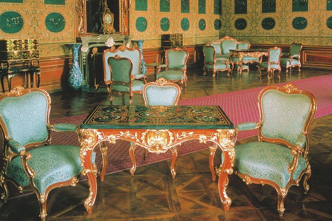Vienna: Skip the Line Schönbrunn Palace and Gardens Guided Tour - Priority entry saves time, not space