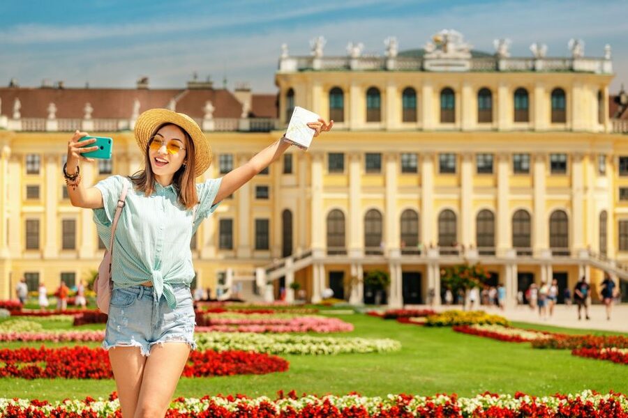 Vienna: Skip-the-Line Schönbrunn Palace & Gardens Tour - Finding Café Gerstner inside the palace