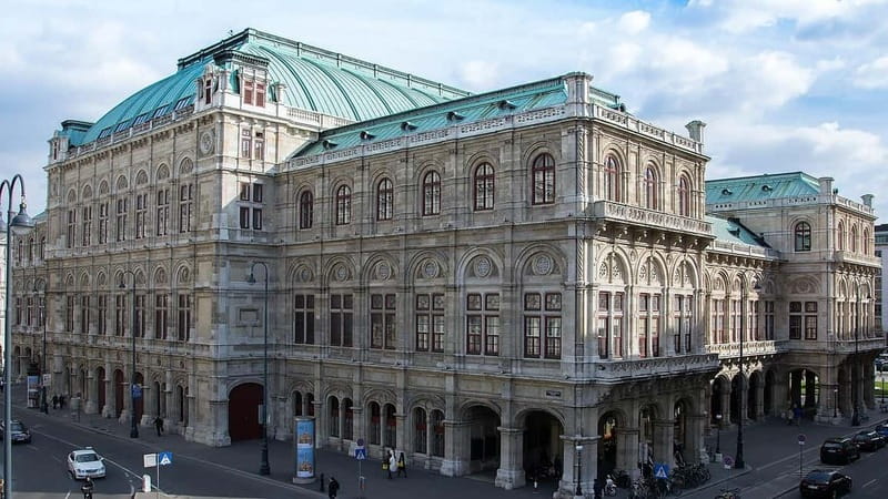 Vienna: Small Group Guided Walking Tour of City Highlights - Graben, St. Peter’s Church, and the plague column
